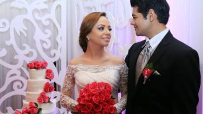 Los nuevos esposos Melissa Pérez y Marvin Tenorio.