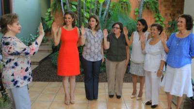 La nueva directiva de la Asociación de Mujeres Artistas de Honduras.