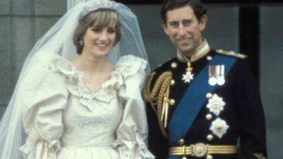 Millones de personas vieron la ceremonia de la boda de la princesa Diana junto al príncipe Carlos.
