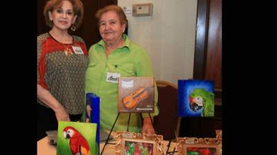 Jacqueline Rivera y Yolanie Paz mostraron sus pinturas a escala mostrando la riqueza de la fauna.