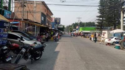 La principal calle de comercio en la colonia Kennedy se mantiene cerrada.