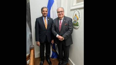 El Embajador Iván Romero Martínez y el Director General de la IMSO Capitán Moin Ahmed