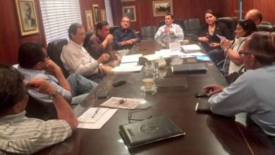 Una reunión realizada entre el CCEPL y diputados liberales el 18 de enero. Foto tomada del perfil de Twitter de Gabriela Núñez, presidenta de la bancada del PL.