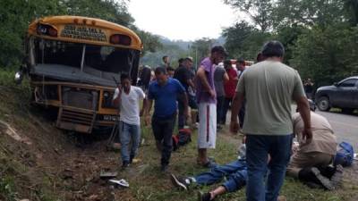 Paramédicos atendieron rápidamente la situación reportada esta tarde en Santa Bárbara.