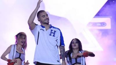 Maluma se puso la camisa de la Selección de Honduras y terminó de encantar a sus fans hondureñas. Fotos: Melvin Cubas/Yoseph Amaya/Frankly Martínez