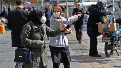 Irán se ha esforzado por detener la rápida propagación del virus COVID-19, cerrando escuelas y universidades, suspendiendo importantes eventos culturales y deportivos y reduciendo las horas de trabajo. Foto AFP