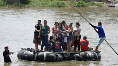 Miles de salvadoreños salen de su país para buscar oportunidades de trabajo de forma ilegal en Estados Unidos.