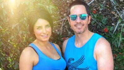 Aislinn Derbez y Mauricio Ochmann serán padres por primera vez.// Foto redes.