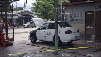 El taxi 0162 en el que se conducía la víctima atacada a balazos esta tarde.