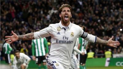 Sergio Ramos volvió a salvar al Real Madrid con un gol de cabeza. Foto EFE