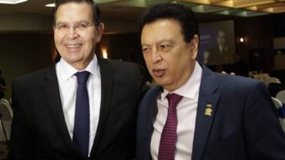 El expresidente Rafael Leonardo Callejas y el presidente de la Federación Nacional de Fútbol de Honduras (Fenafuth) Alfredo Hawit.
