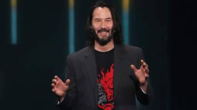 Keanu Reeves habla sobre 'Cyberpunk 2077' durante la sesión informativa de Xbox E3 2019 en el Microsoft Theatre el 9 de junio de 2019 en Los Ángeles, California. Foto Christian Petersen / AFP