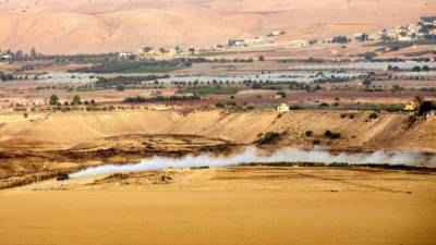 El Ejército israelí patrulla junto a la frontera en el Valle del Jordán, cerca de la ciudad de Jericó (Palestina). EFE