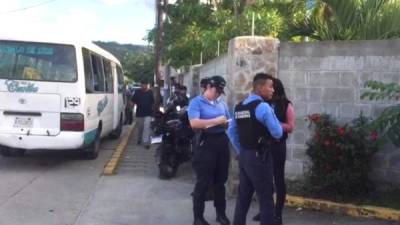 El conductor del rapidito trasladó a los heridos al hospital de área de Puerto Cortés.