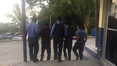 Los detenidos fueron presentados con las evidencias.