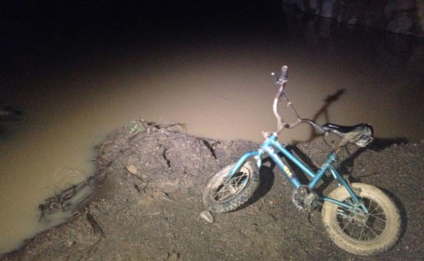 La bicicleta en la que se trasladaban las pequeñas antes de la tragedia.