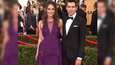 Keira Knightley junto con su esposo James Righton.