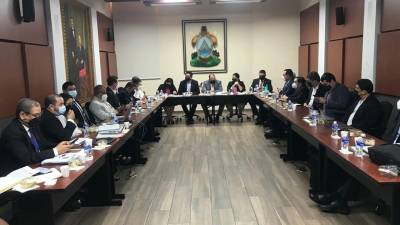 El sector empresarial y los parlamentarios discutieron la ley esta mañana en Tegucigalpa.