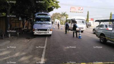 Imagen del autobús en el que se desplazaba el hombre al momento de ser tiroteado.