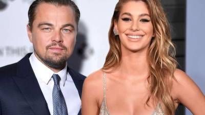 Leonardo DiCaprio comenzó este año una relación con la modelo argentina Camila Morrone (d).
