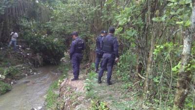 Elementos de la Policía Nacional de Honduras llegaron a la escena del crimen.