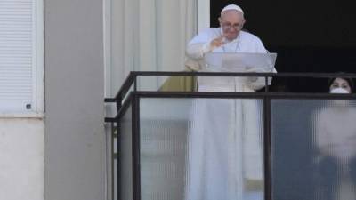 El papa Francisco dirige la oración del Ángelus del domingo desde el Hospital Gemelli, en Roma. Foto AFP