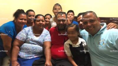 El pastor Alberto Gutiérrez ya en su casa de habitación en Tocoa. Foto: Isabel Antúnez.