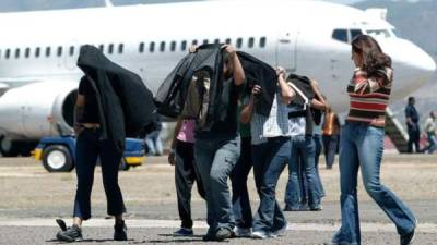 Paulatinamente han estado estado llegando hondureños alojados en estaciones migratorias. (Imagen ilustrativa).