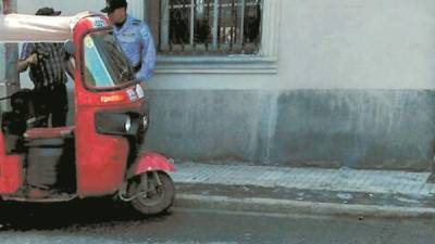 En este mototaxi asesinaron a Morales.