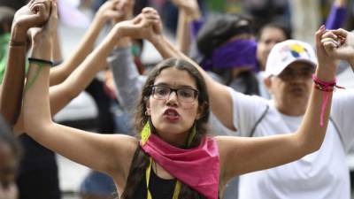 Las activistas feministas participan contra la violencia de género y el patriarcado en Caracas. Foto AFP