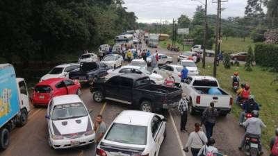 Los protestastes interrumpieron el paso por varias horas en La Ceiba.