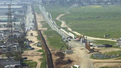 A diario, cientos de migrantes intentan entrar a Estados Unidos por diversos puntos de la extensa frontera.