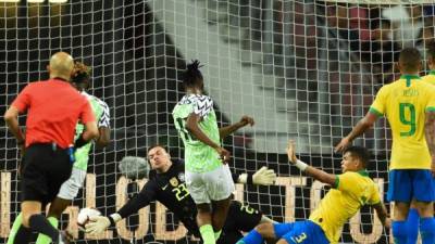 Los brasileños tuvieron una dura tarea contra la selección de Nigeria en amistoso.