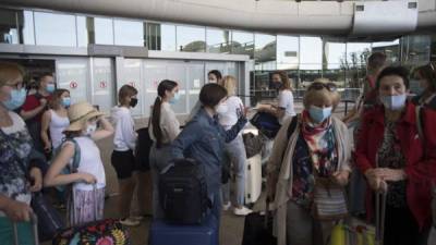 Los turistas llegan al aeropuerto de Málaga-Costa del Sol. Foto AFP