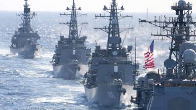 Barcos de las Fuerzas de Autodefensa Marítima de Japón y de la Marina de Estados Unidos por aguas del océano Pacífico. EFE/Archivo
