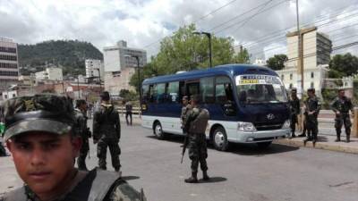 El bus quedó parado en medio del puente Soberanía.