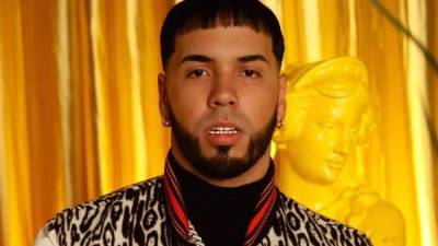 Anuel AA se cambió su característico peinado.