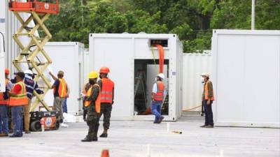 Los hospitales móviles deben estar equipados con 60 camas para cuidados intensivos, 26 para unidades de alta dependencia, dos para triaje, dos para emergencias y una para policlínica.