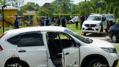 La camioneta quedó perforada producto de varios impactos de bala.