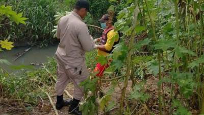 Bomberos recuperaron el cuerpo del joven de 17 años.