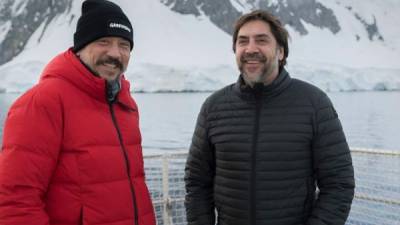 Javier Bardem y su hermano Carlos Bardem (i) son parte de la expedición organizada por Greenpace.// Foto redes Javier Bardem.