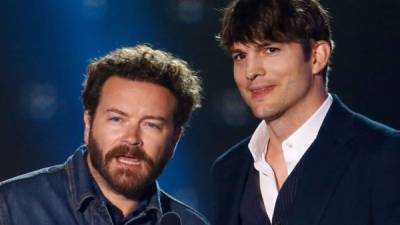 Danny Masterson (i) junto a Ashton Kutcher (d), uno de sus colegas en 'That 70s Show' y 'The Ranch'.