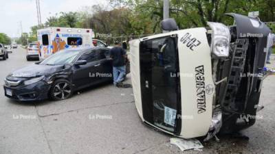 Las personas que resultaron lesionadas fueron atendidas por paramédicos del 911.