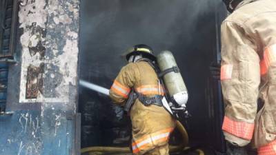 Los bomberos tardaron alrededor de 2 horas en controlar las llamas.