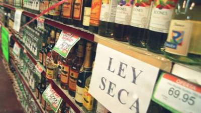 El próximo sábado estará prohibida la venta de bebidas alcohólicas. Foto archivo.
