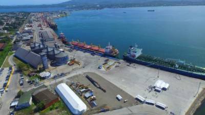 Imagen aérea tomada con el drone de LA PRENSA de la nueva terminal de granales en Puerto Cortés.