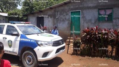 La Policía llegó a la escena del crimen en la colonia La Nueva de Santa Cruz de Yojoa.