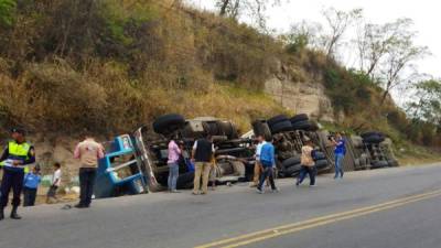 La rastra con procedencia de Guatemala traía un cargamento de manteca. Foto: Radio América.