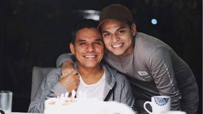 Lowsan y su padre Julio Melgar en uno de sus últimos cumpleaños.