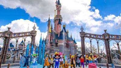El parque temático de Disneyland en Anaheim (California, EE.UU., que daba empleo a unas 31.000 personas, ha estado cerrado desde mediados de marzo, al inicio de la crisis sanitaria.